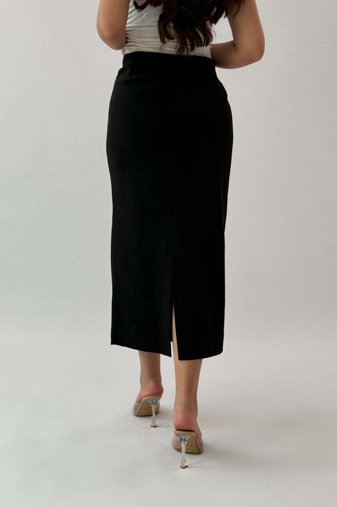 Black midi skirt with a slim fit المقاس:(XXL - 44)