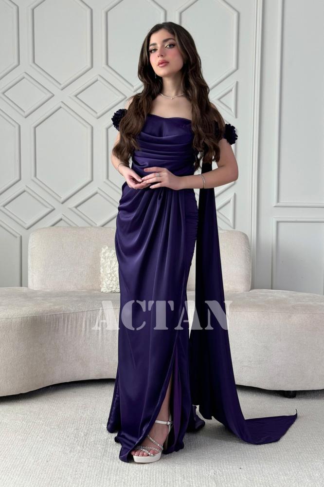 Long pleated dress with purple floral appliqués المقاس:(L)