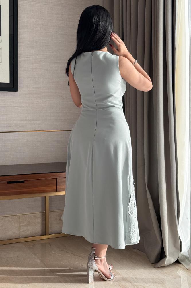 Light green English embroidery midi dress المقاس:(L - 40)