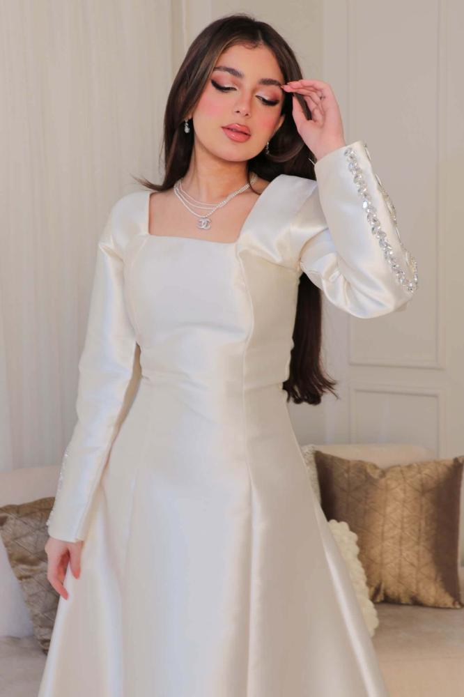 Classic beige crystal embellished maxi dress المقاس:(L)