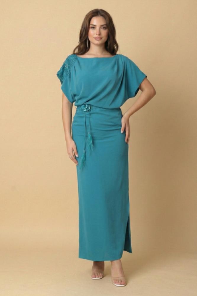 Off-the-shoulder maxi dress with roses المقاس:(S - 36)