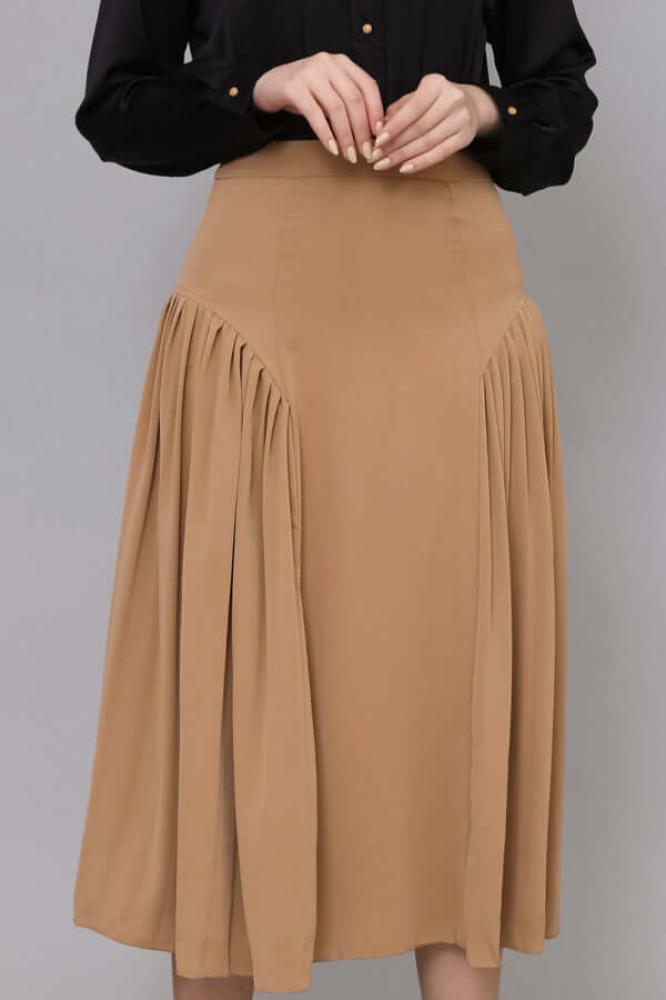 Dark beige pleated midi skirt المقاس:(XL)