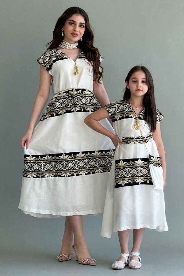 جلابيه بناتي ميدي بتطريز افقي بالترتر لون كحلي