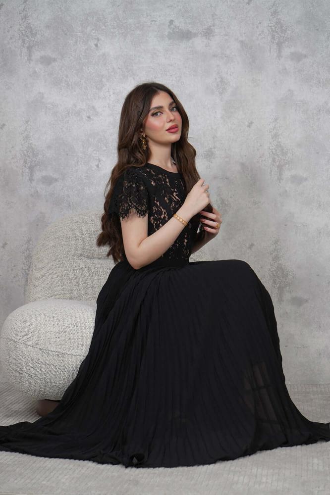 Long pleated chiffon dress المقاس:(M - 38)