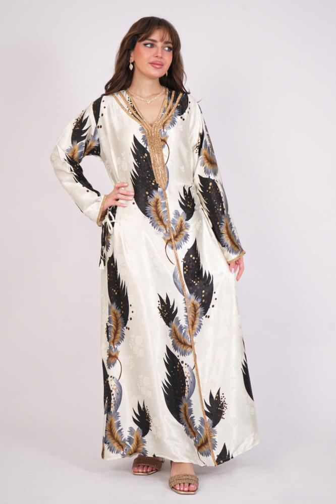 Long jalabiya with a golden ribbon المقاس:(L)