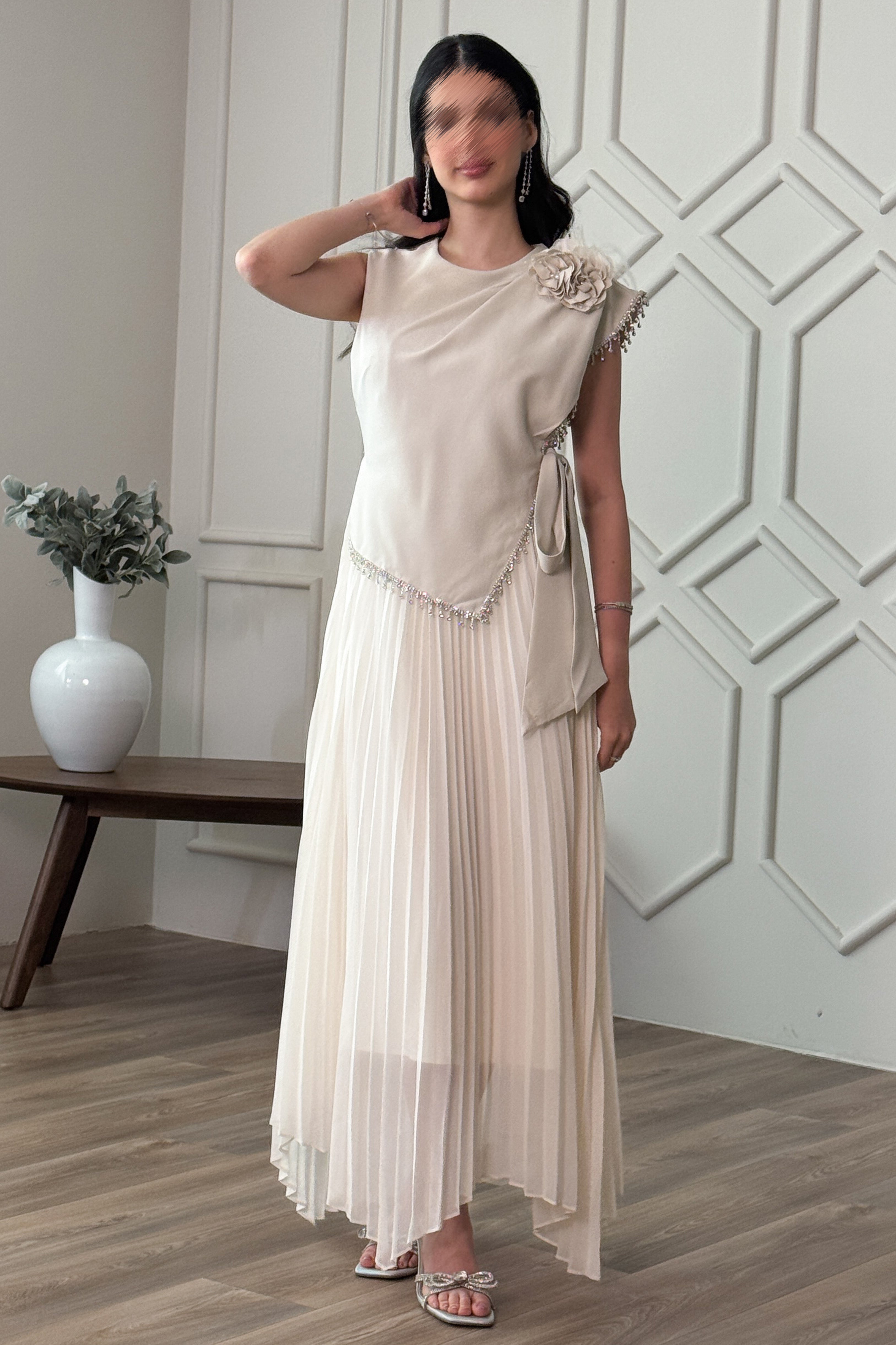 Beige pleated dress with a tie at the waist