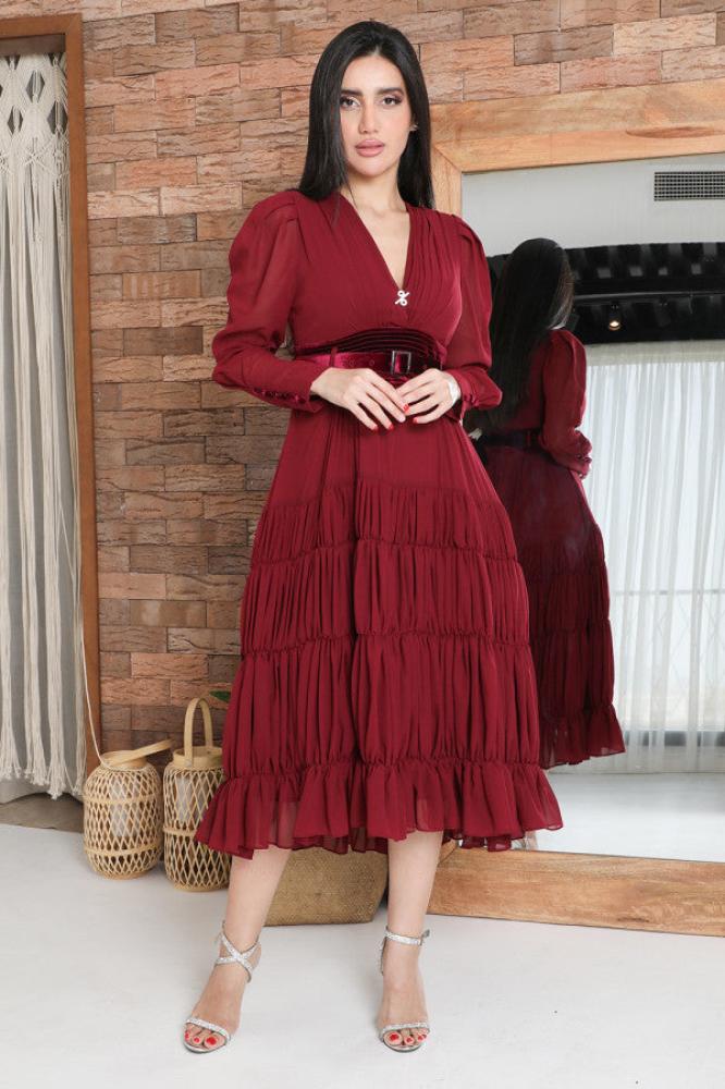 Solid color dress with non-contrasting layers in burgundy المقاس:(L - 40)
