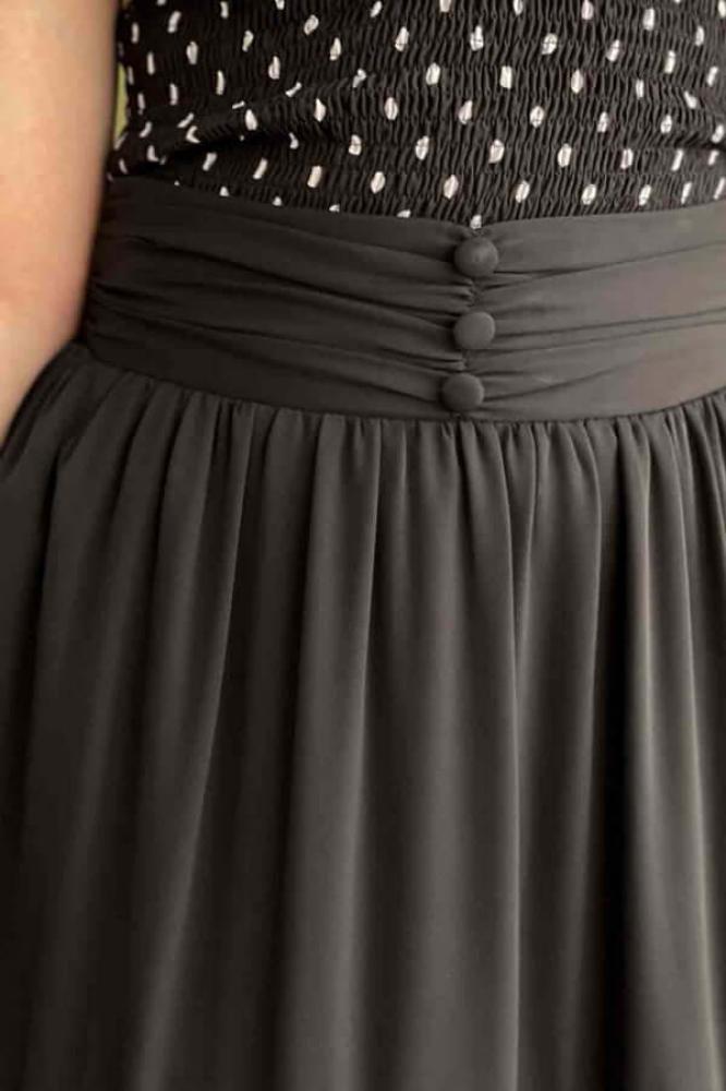 Plain pleated skirt المقاس:(L)