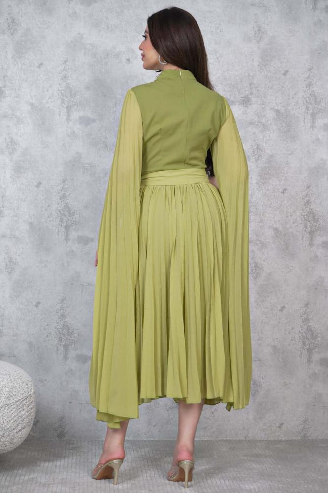 Green Crystal Embellished Straight Two-Piece Midi Dress المقاس:(M - 38)