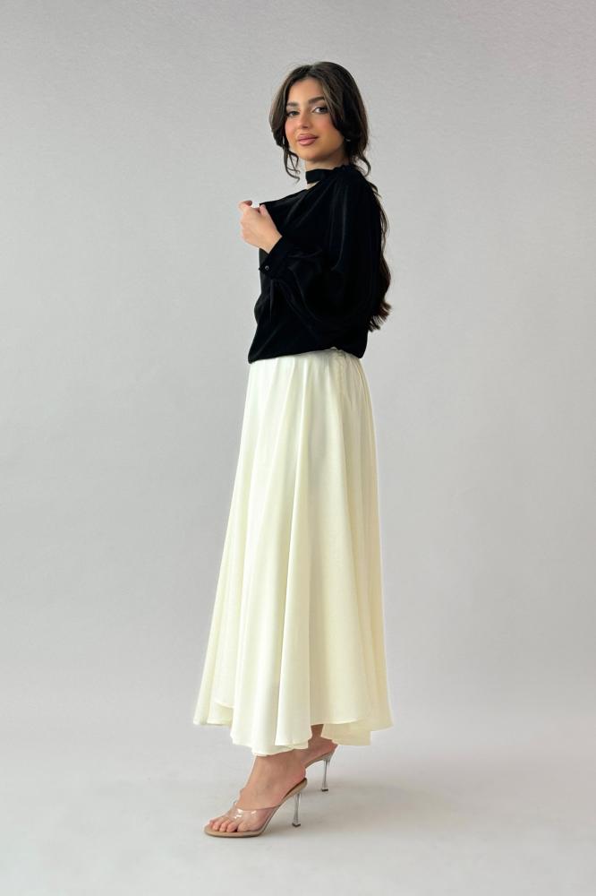 Satin cloche skirt, sugar color المقاس:(S)