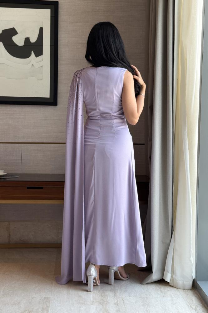 Purple pleated dress with a scarf on the shoulder المقاس:(L - 40)