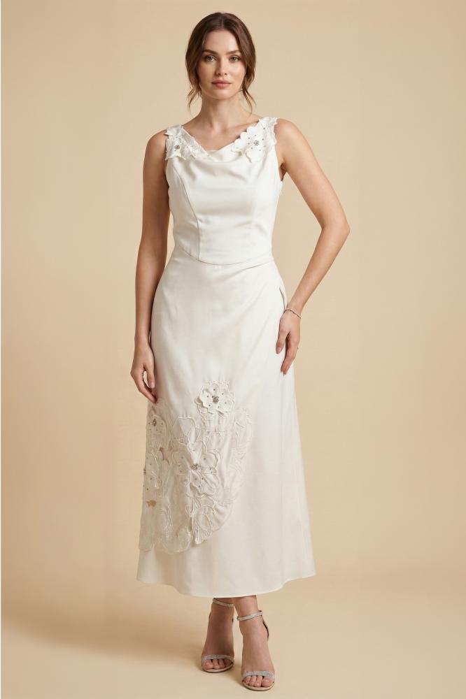 Light beige English embroidery midi dress المقاس:(M - 38)
