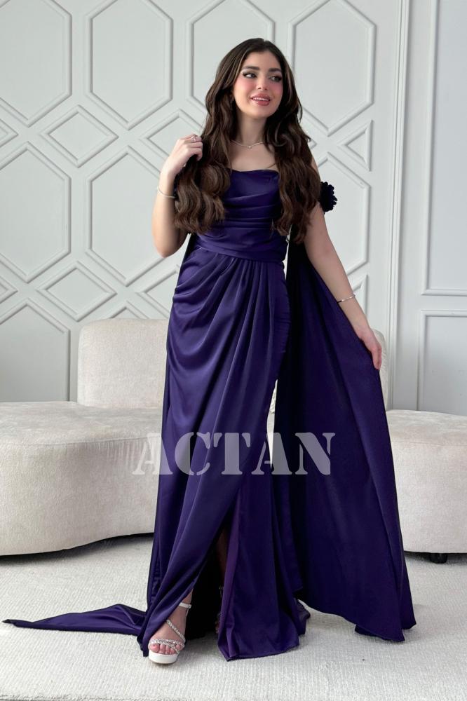Long pleated dress with purple floral appliqués المقاس:(L)