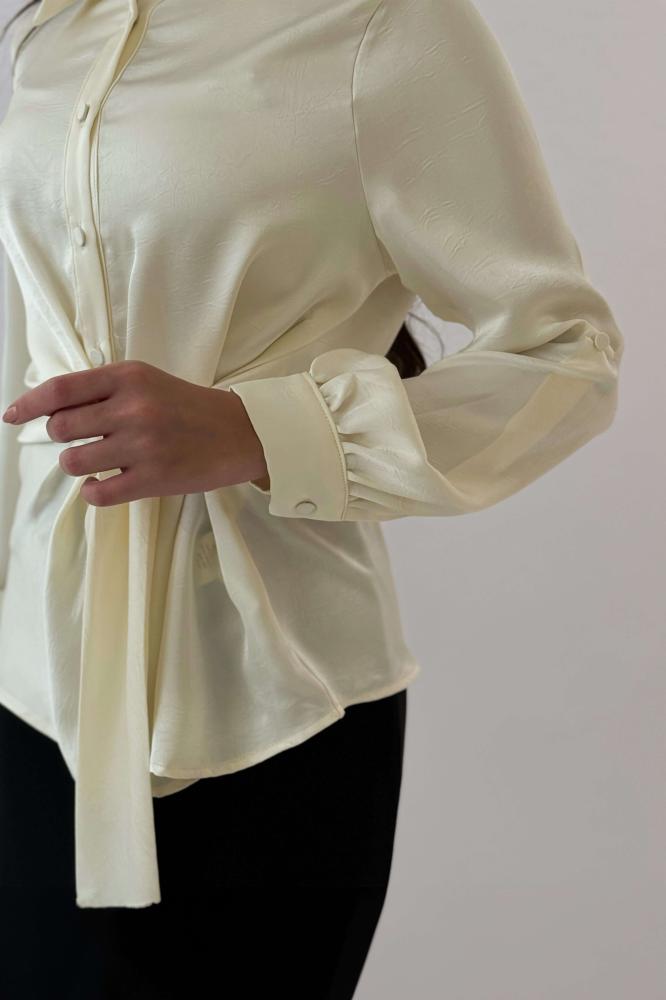 Light beige satin shirt with side belt المقاس:(M)