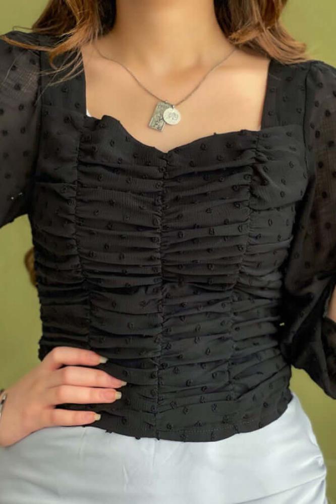 Black square neck blouse with zigzag effect المقاس:(L)