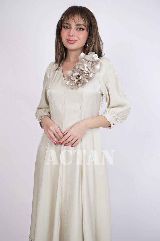 Long dress decorated with pearls and crystals in beige المقاس:(XXL - 44)