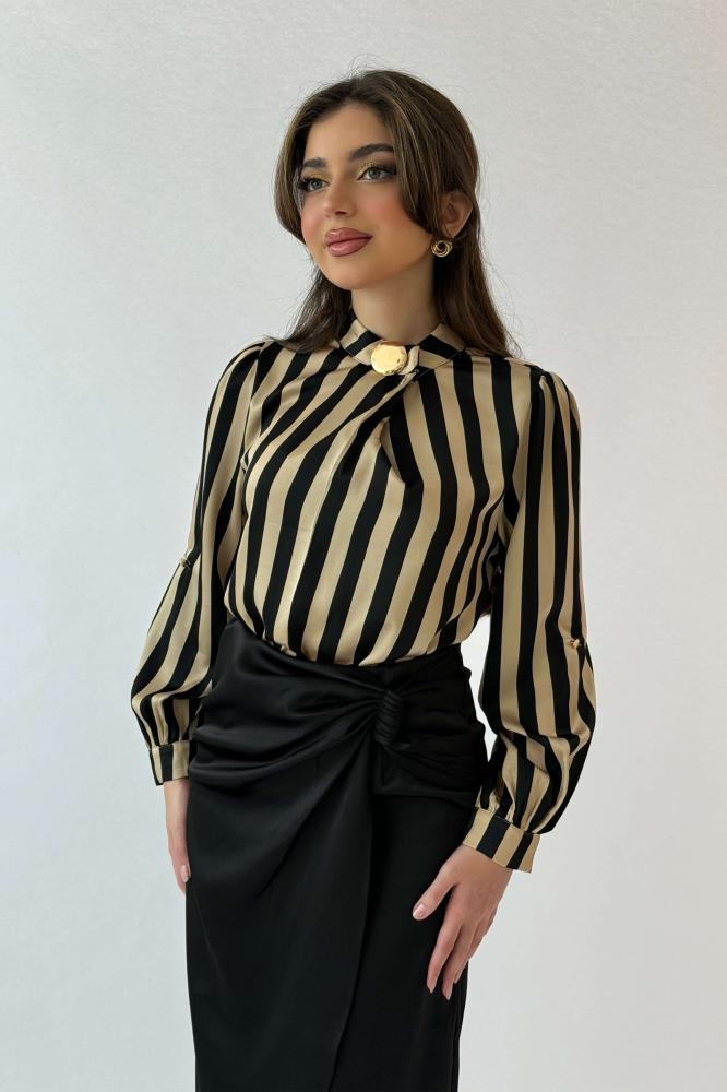 Striped round neck blouse المقاس:(M - 38)