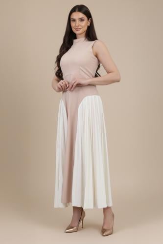 Beige pleated maxi dress المقاس:(M)