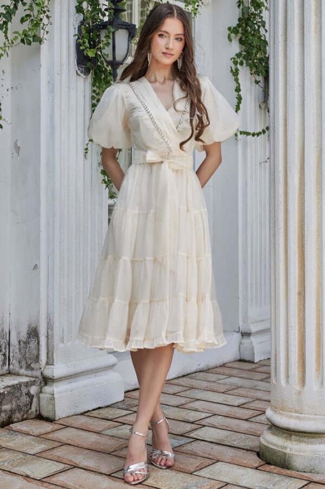 Contrasting layered dress with puff sleeves in sugar color المقاس:(L - 40)