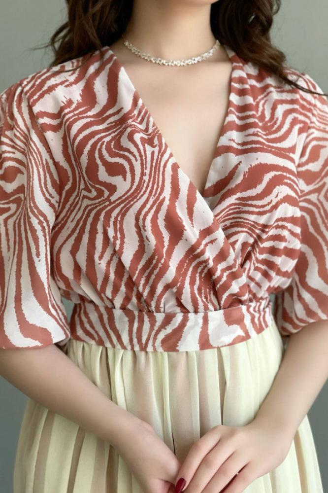Brick-colored wavy chiffon dress المقاس:(M)