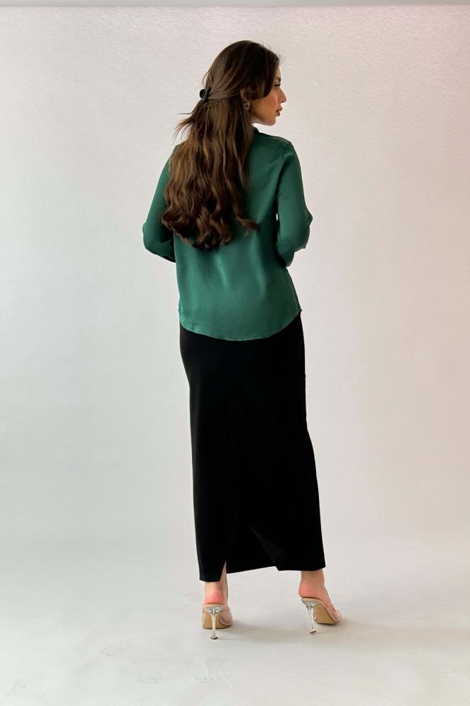 Plain shirt with hidden buttons, dark green المقاس:(M - 38)