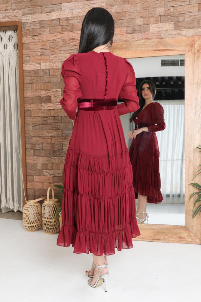 Solid color dress with non-contrasting layers in burgundy المقاس:(L - 40)