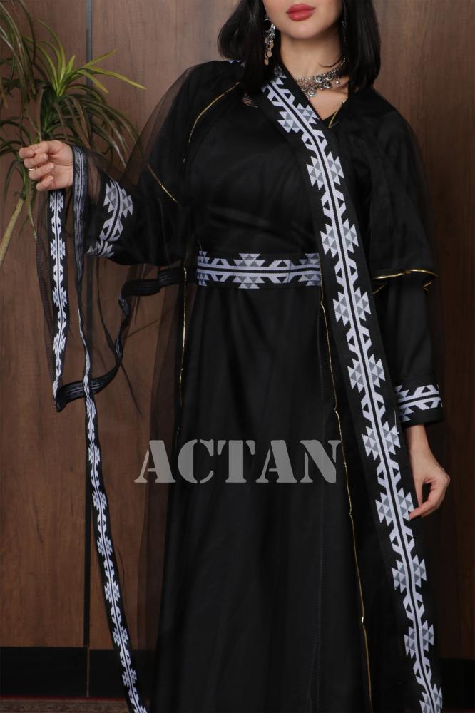Traditional long jalabiya with black cloak المقاس:(XXL)