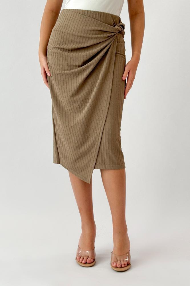 Khaki pleated wrap mini skirt المقاس:(L)