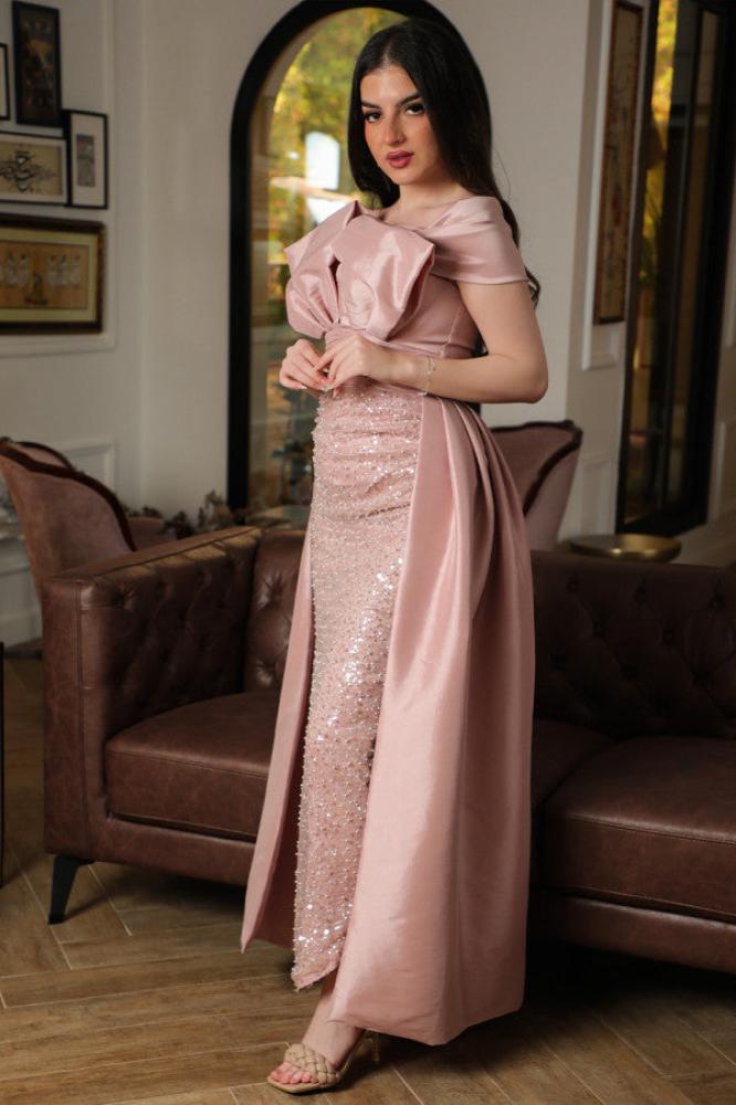 Evening dress with a split design embroidered with sequins and pearls in pink color المقاس:(XXL)