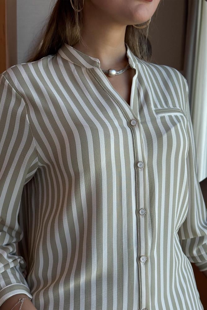 قميص بأزرار مقلم لون اخضر المقاس:(XL - 42)