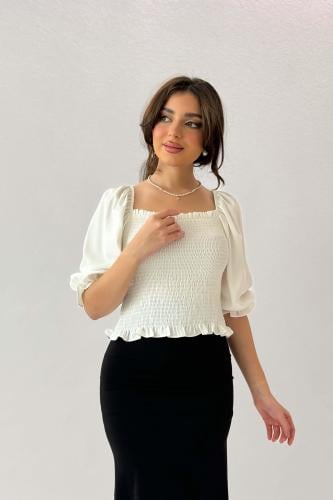 White ruffle-effect square-neck blouse المقاس:(S)