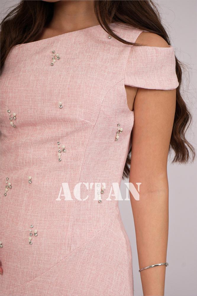 Pink Pearl Embellished Linen Maxi Dress المقاس:(L - 40)