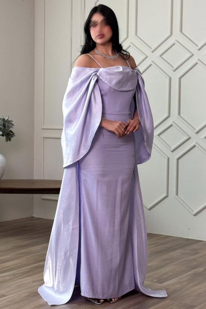 Off-shoulder dress with flowing sleeves in mauve المقاس:(M)
