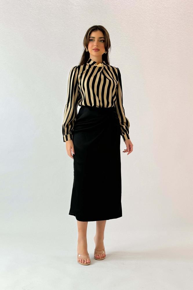 Striped round neck blouse المقاس:(M - 38)