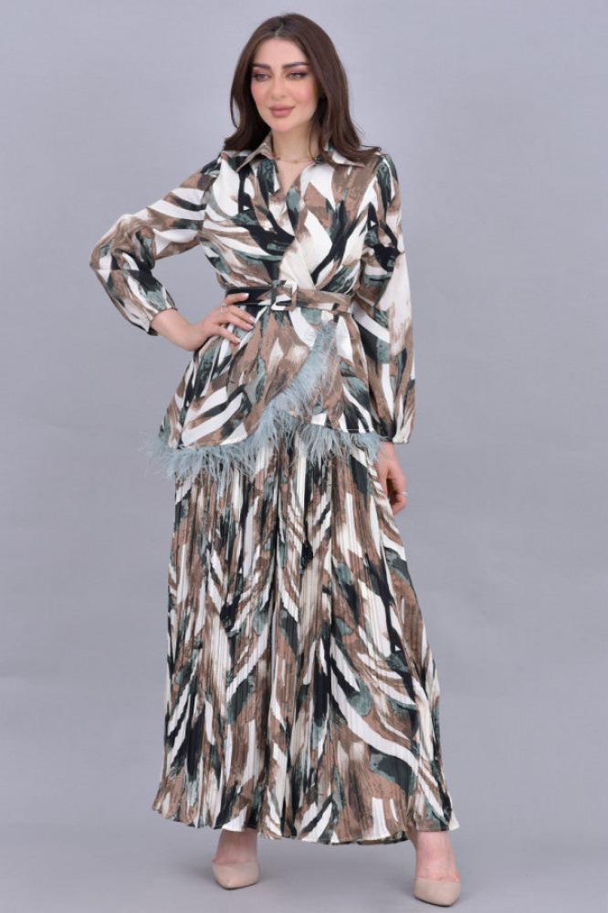 Wide leg pants set with a printed blouse decorated with feathers المقاس:(L)