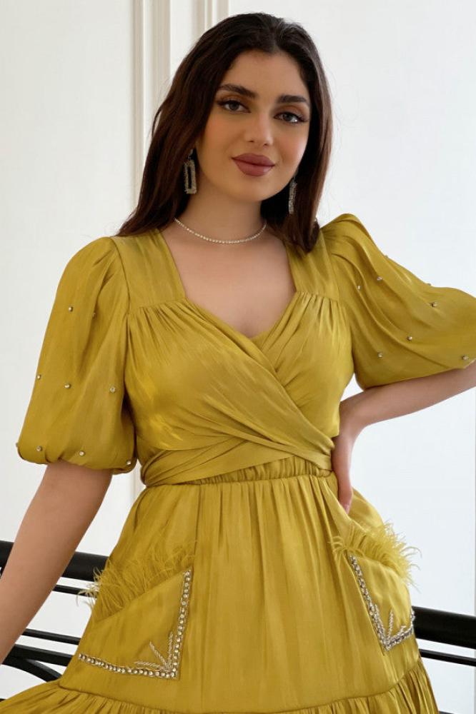 Embroidered satin midi dress in cumin المقاس:(M)