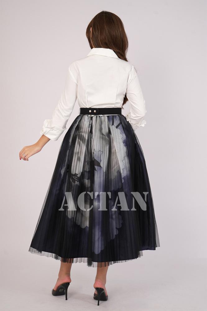 Elegant midi dress decorated with white roses المقاس:(M - 38)