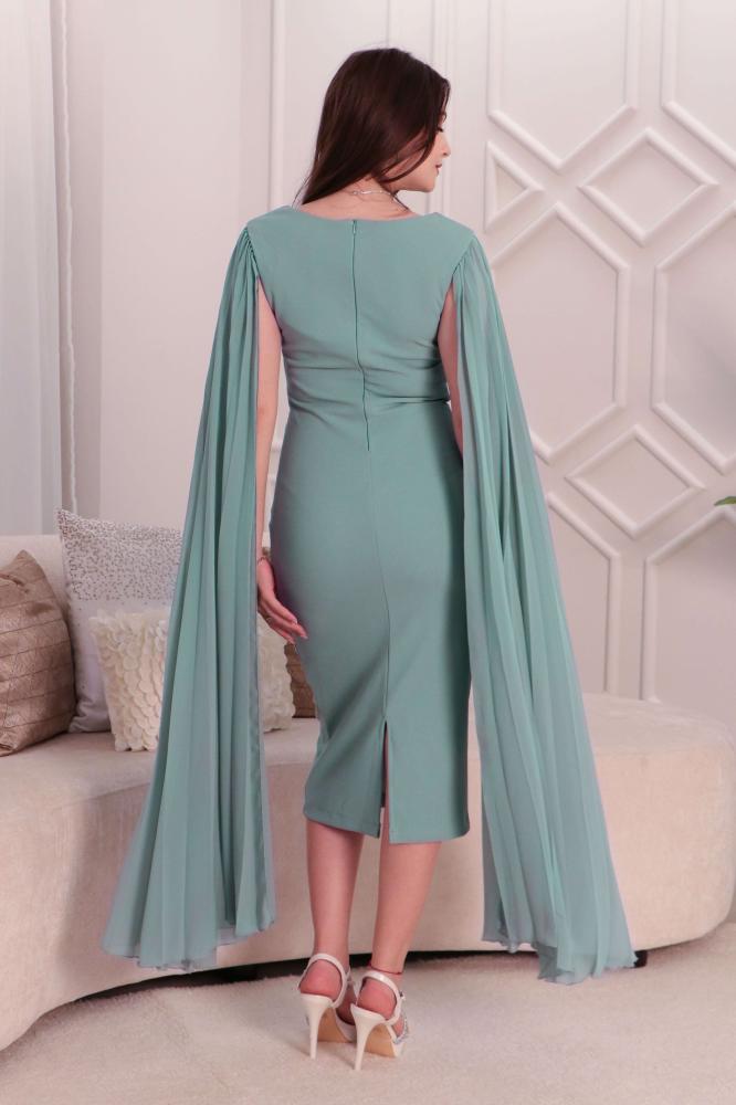 Light green crystal embellished midi dress المقاس:(L)