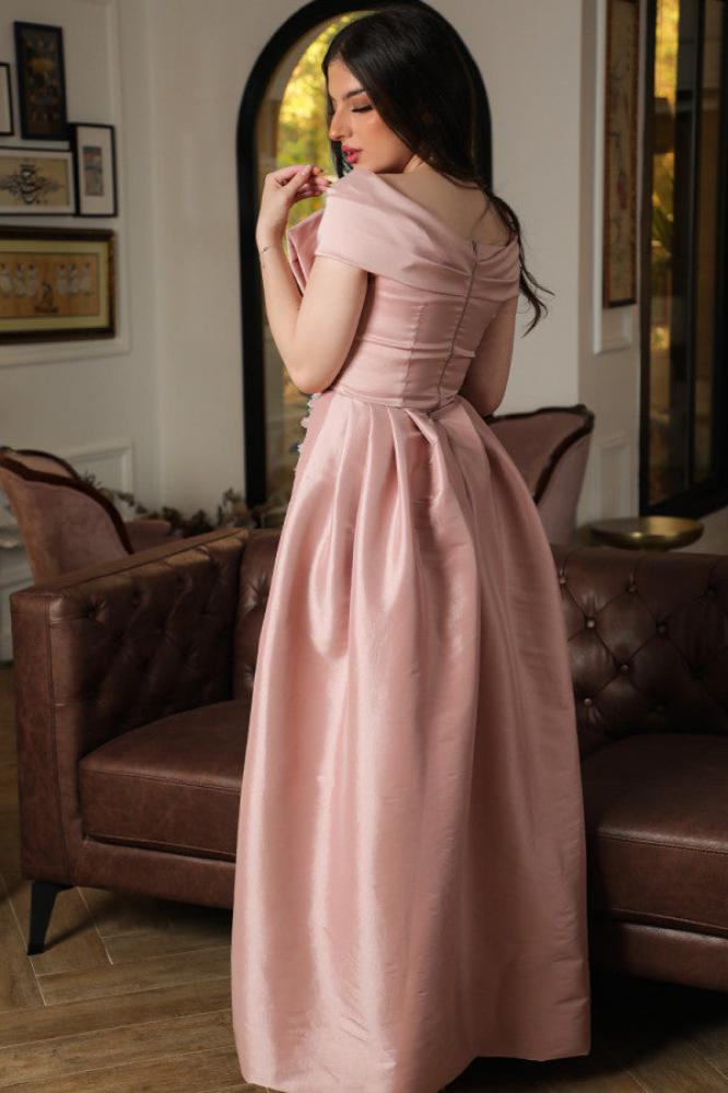 Evening dress with a split design embroidered with sequins and pearls in pink color المقاس:(XXL)