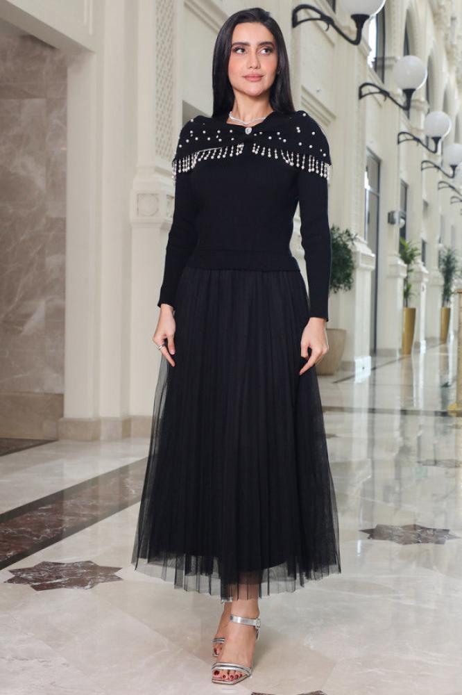 Black pearl embellished midi dress المقاس:(L - 40)