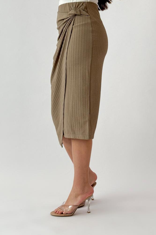 Khaki pleated wrap mini skirt المقاس:(L)