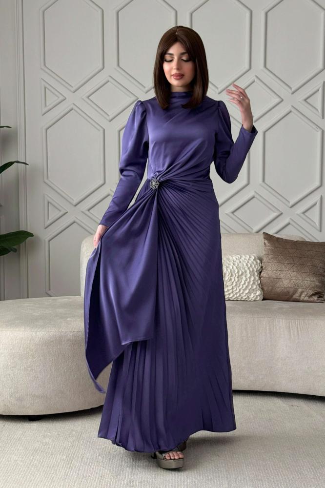 Long pleated satin dress in purple المقاس:(L - 40)