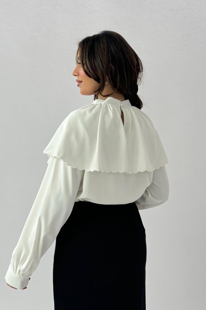 White crepe blouse with embroidered ruffle neck المقاس:(L)
