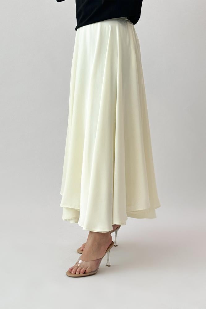 Satin cloche skirt, sugar color المقاس:(S)
