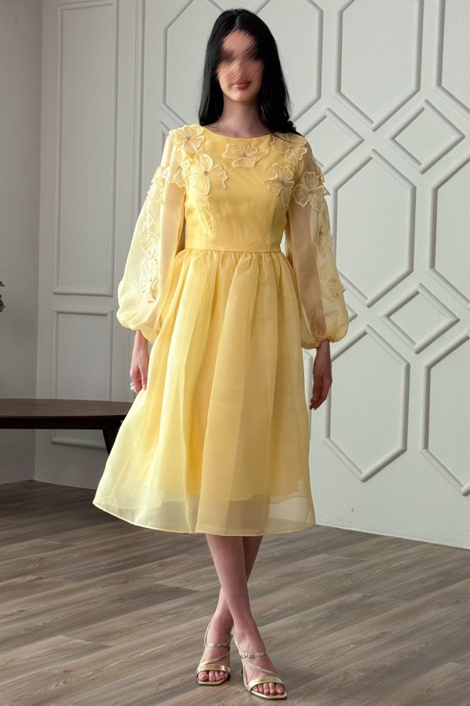 Short chiffon dress decorated with light yellow rose appliqués المقاس:(L - 40)