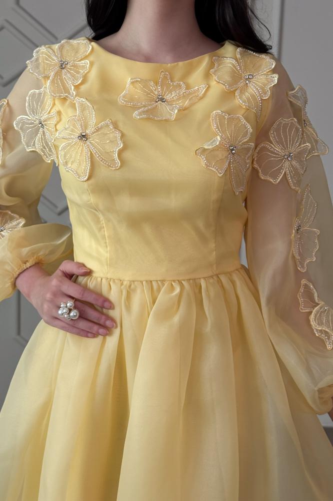 Short chiffon dress decorated with light yellow rose appliqués المقاس:(L - 40)