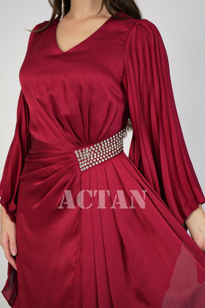 Burgundy pleated maxi dress with side slit المقاس:(L - 40)