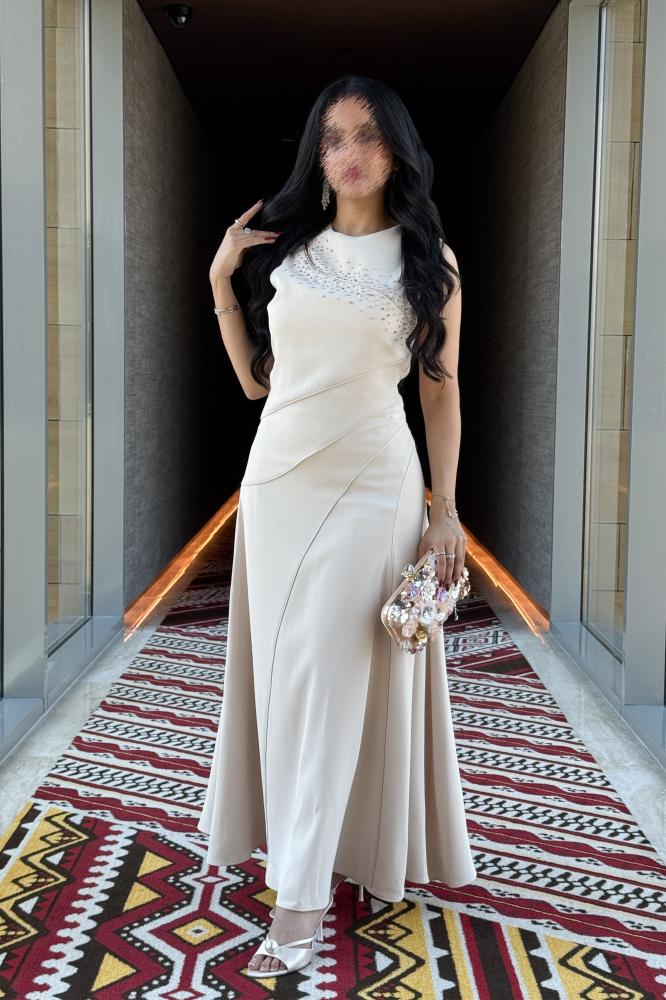 Beige Off-the-Shoulder Maxi Dress المقاس:(L - 40)