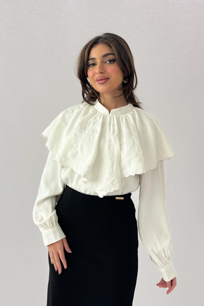 White crepe blouse with embroidered ruffle neck المقاس:(L)