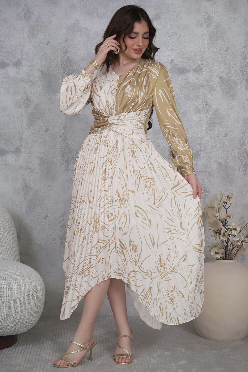 Elegant pleated dress with a tie at the waist, beige